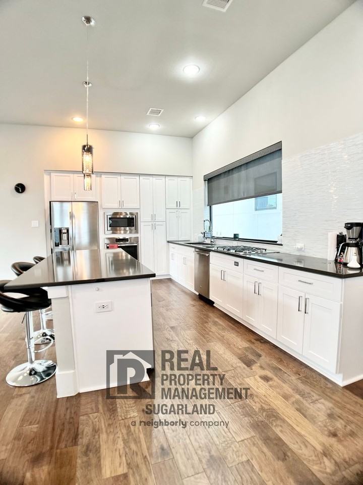 2115 Arabelle St - Photo 5 of 28