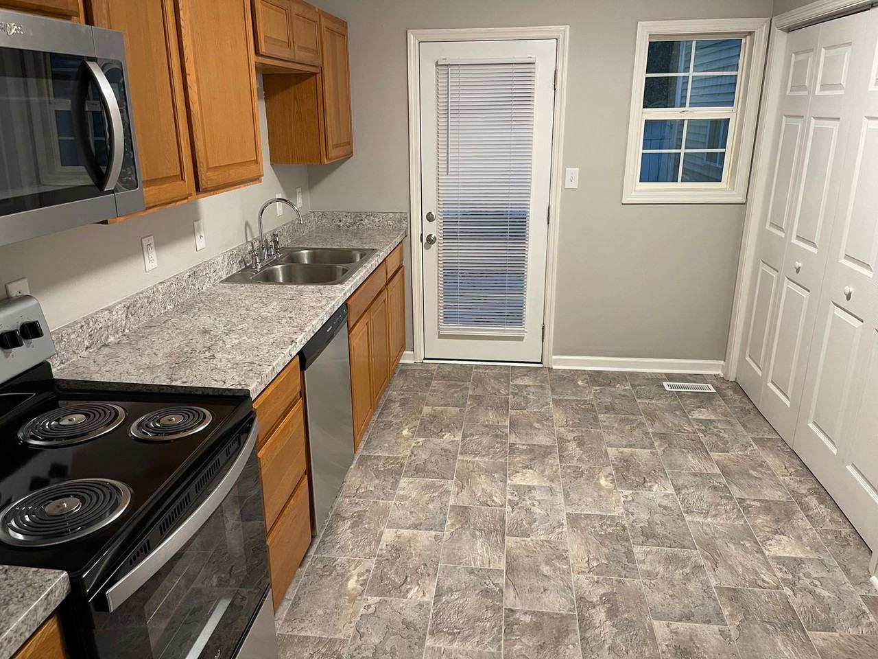 709 Woodlawn Drive - Photo 5 of 16