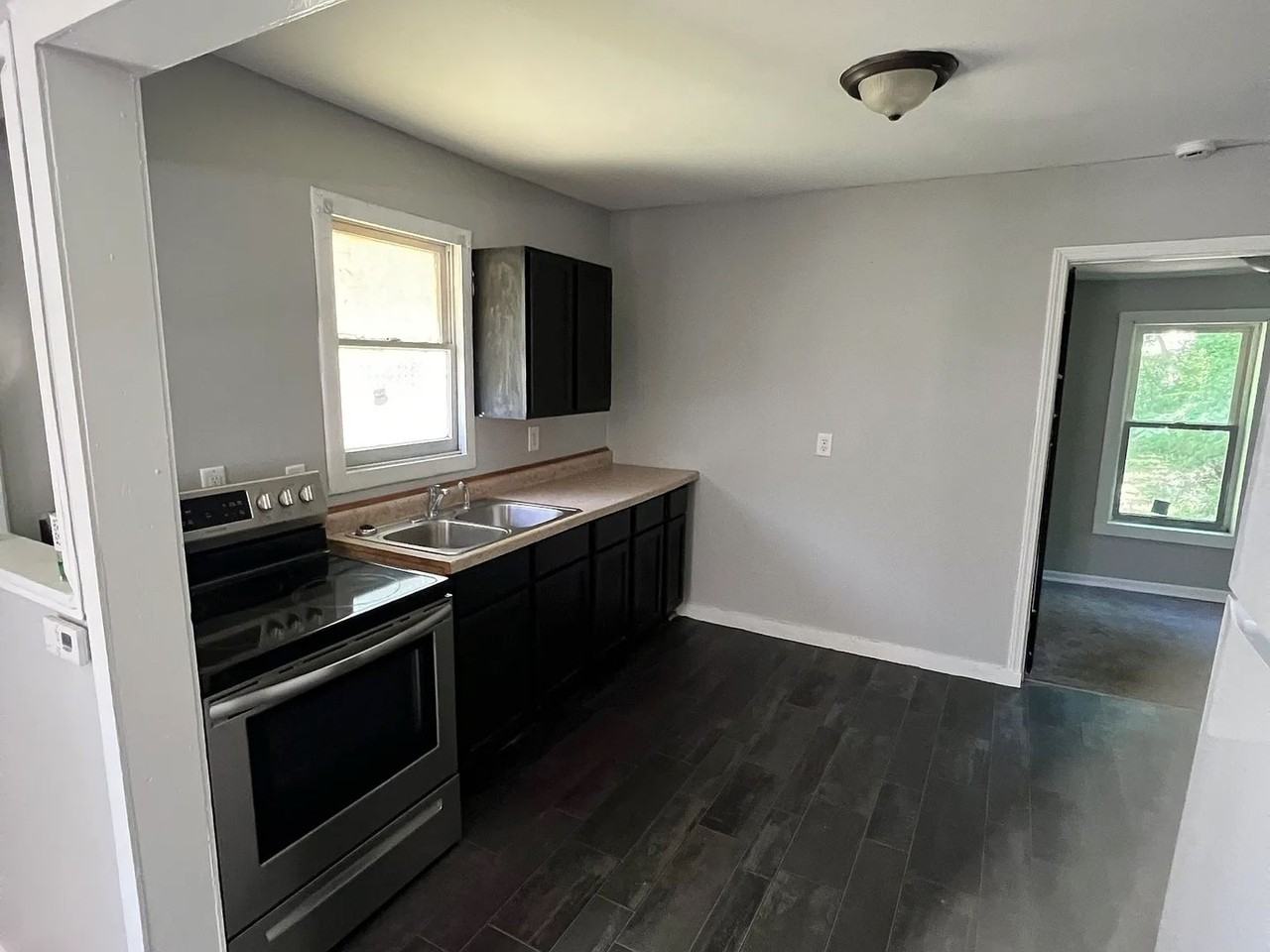 712 S Hayford Ave - Photo 3 of 13