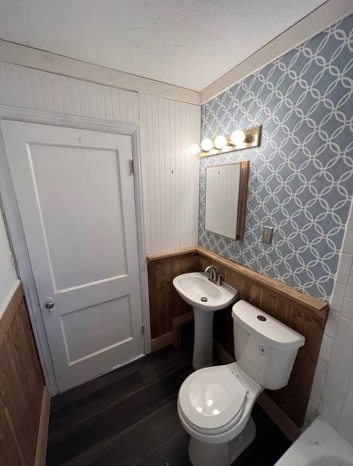 2209 Lyons Ave - Photo 3 of 16