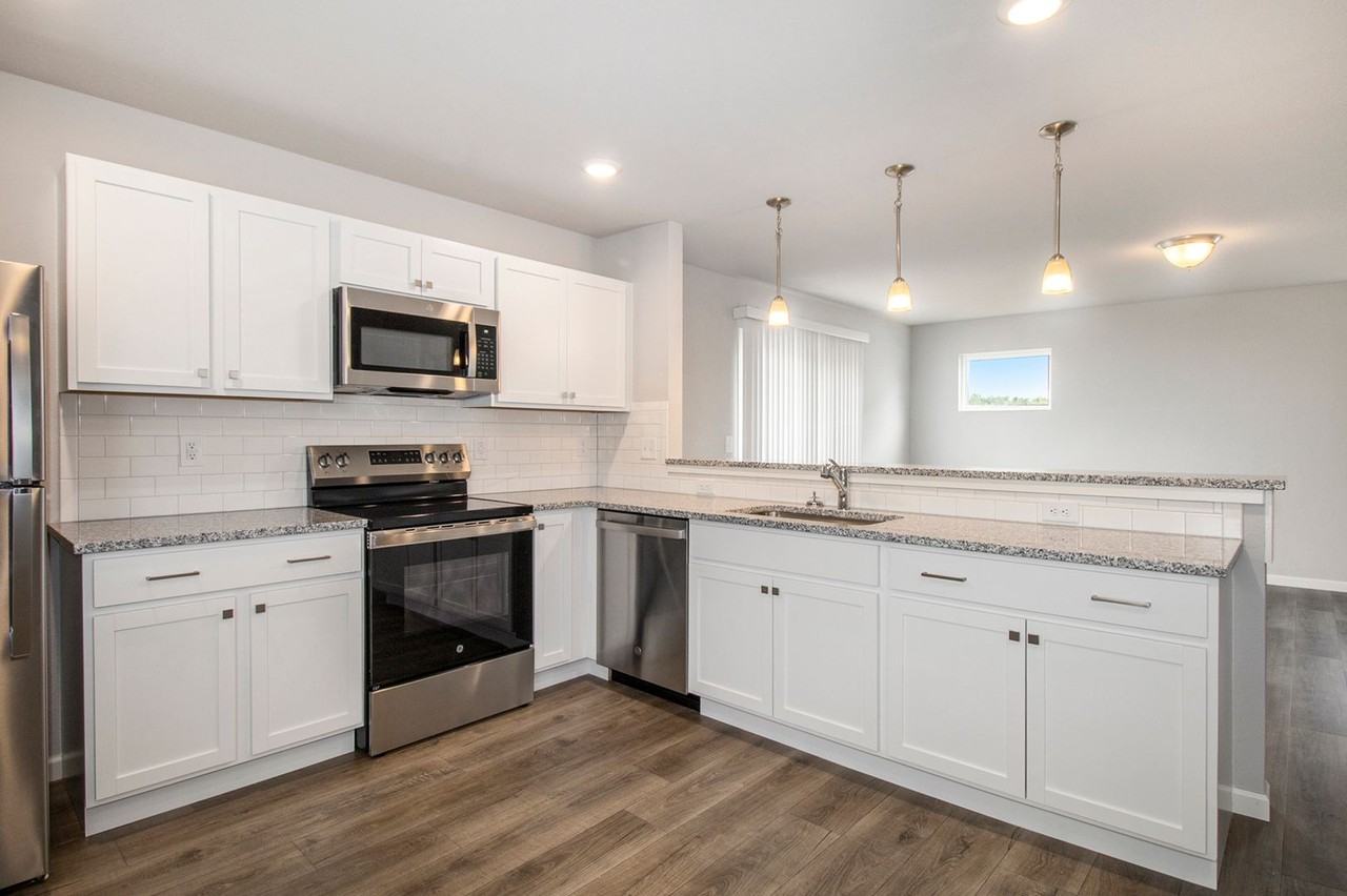 2247 Richardson Ct - Photo 3 of 27