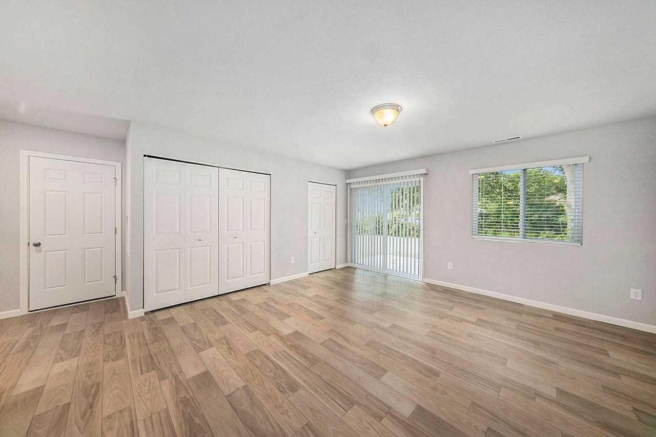 438 Hidden Meadows Dr - Photo 5 of 17