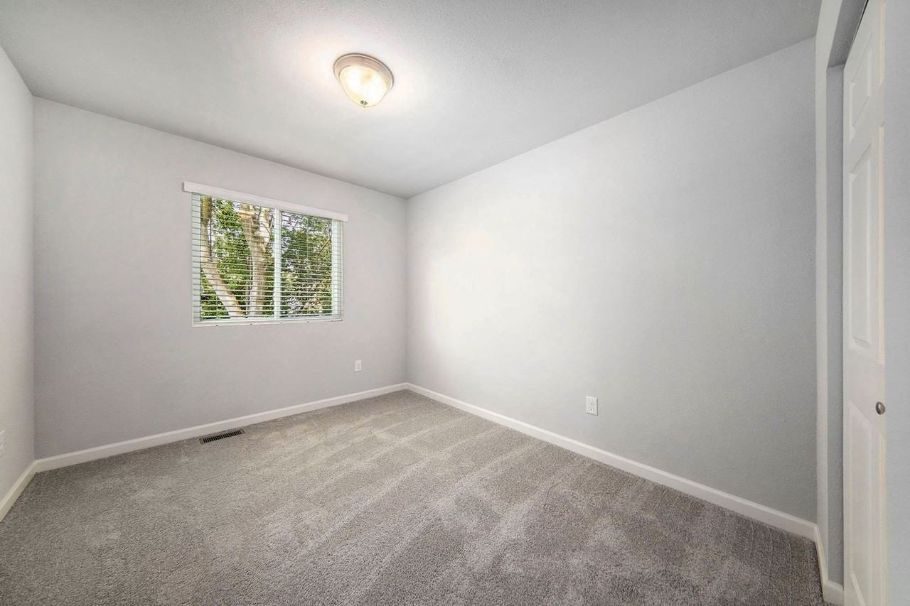 438 Hidden Meadows Dr - Photo 6 of 17