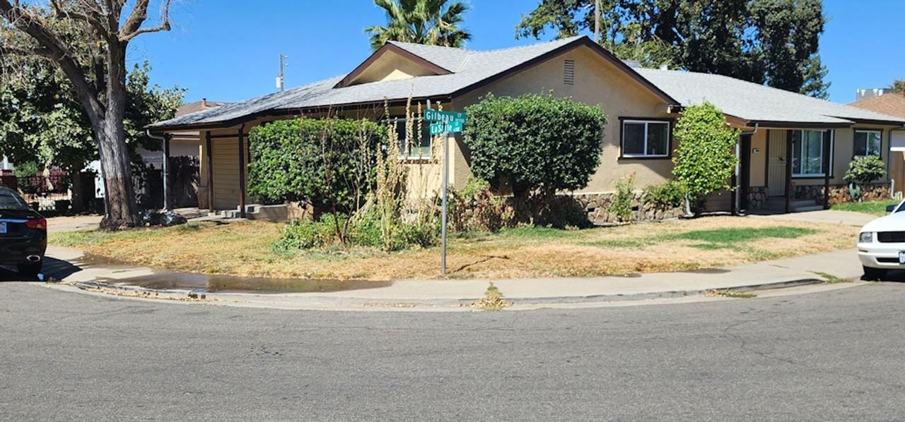 579 La Salle St - Photo 2 of 15