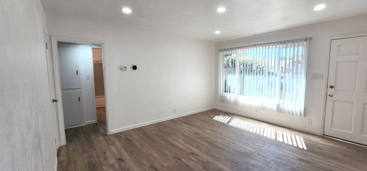 579 La Salle St - Photo 3 of 15