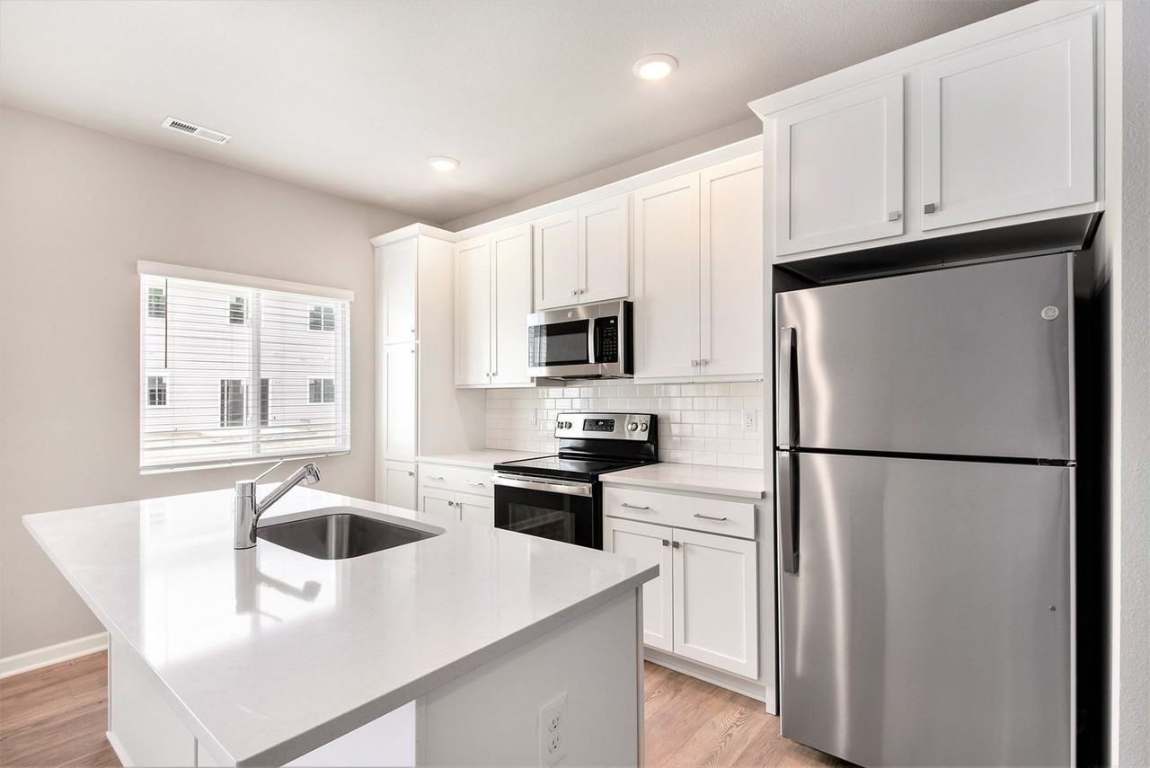 1313 Timber Hollow Ct - Photo 2 of 16