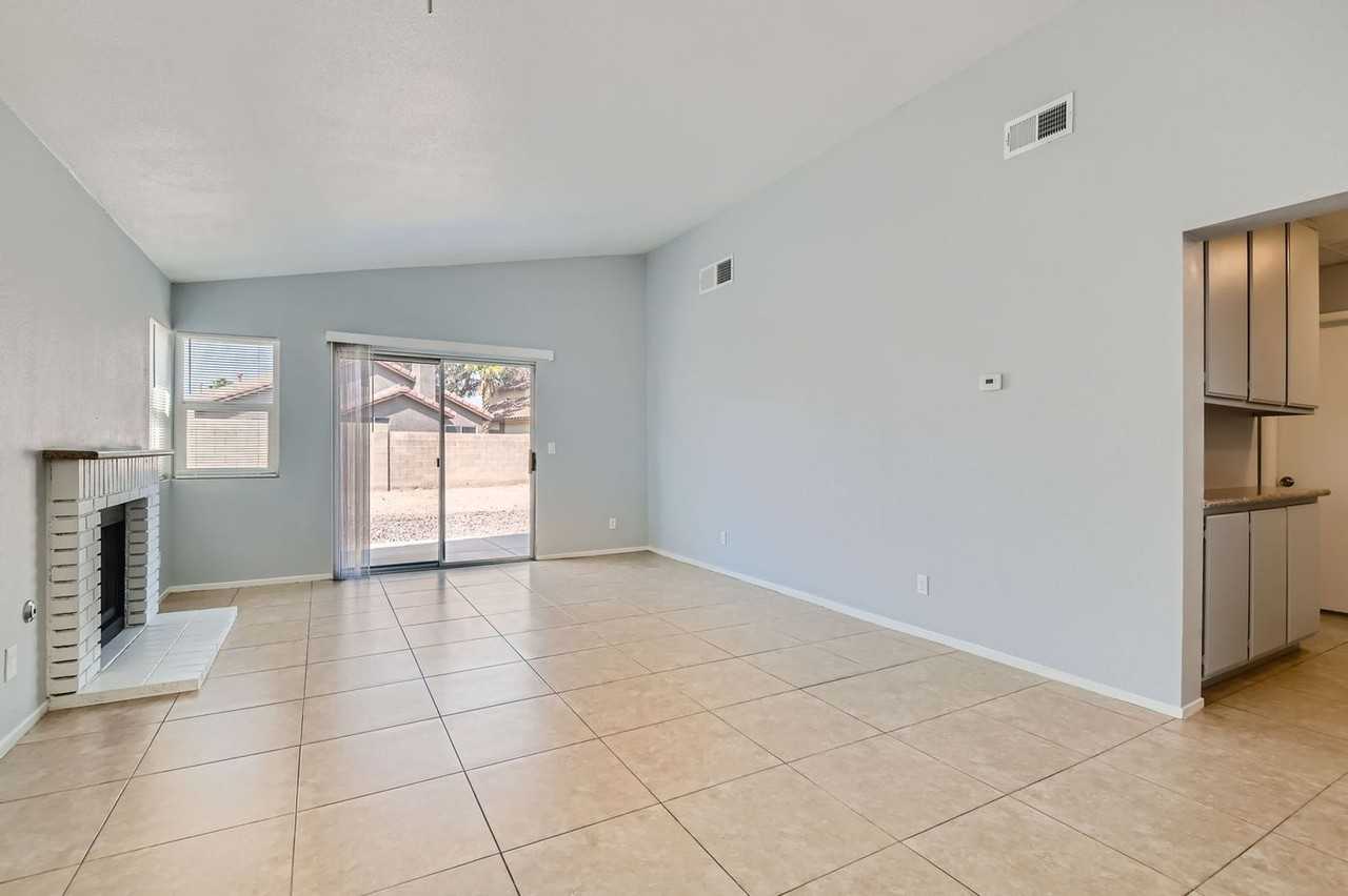 7698 Barbican Ct - Photo 3 of 22