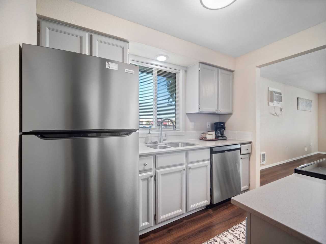225 E Westview Ave #4 - Photo 3 of 24
