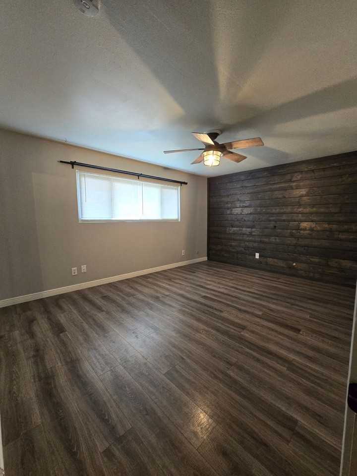 395 W Spruce Ave - Photo 6 of 17