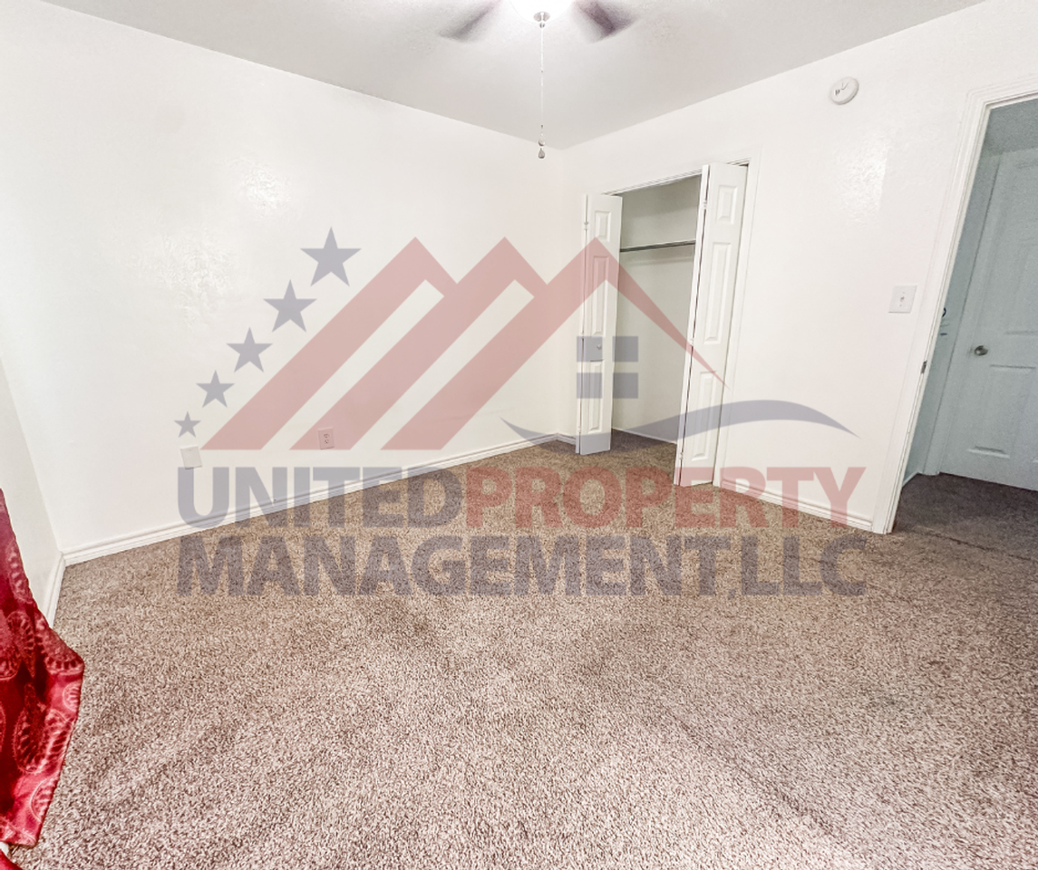 902 Solana Rd - Photo 2 of 13