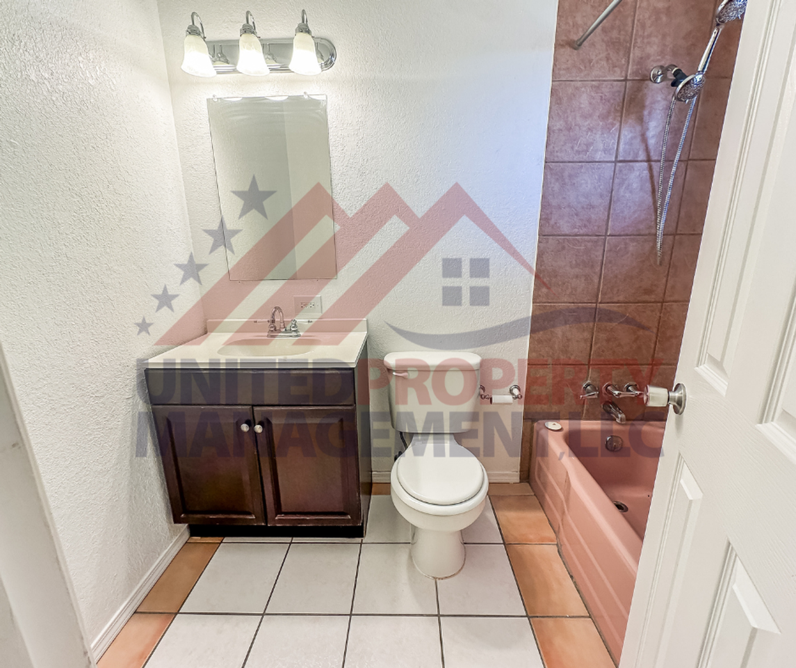 902 Solana Rd - Photo 4 of 13