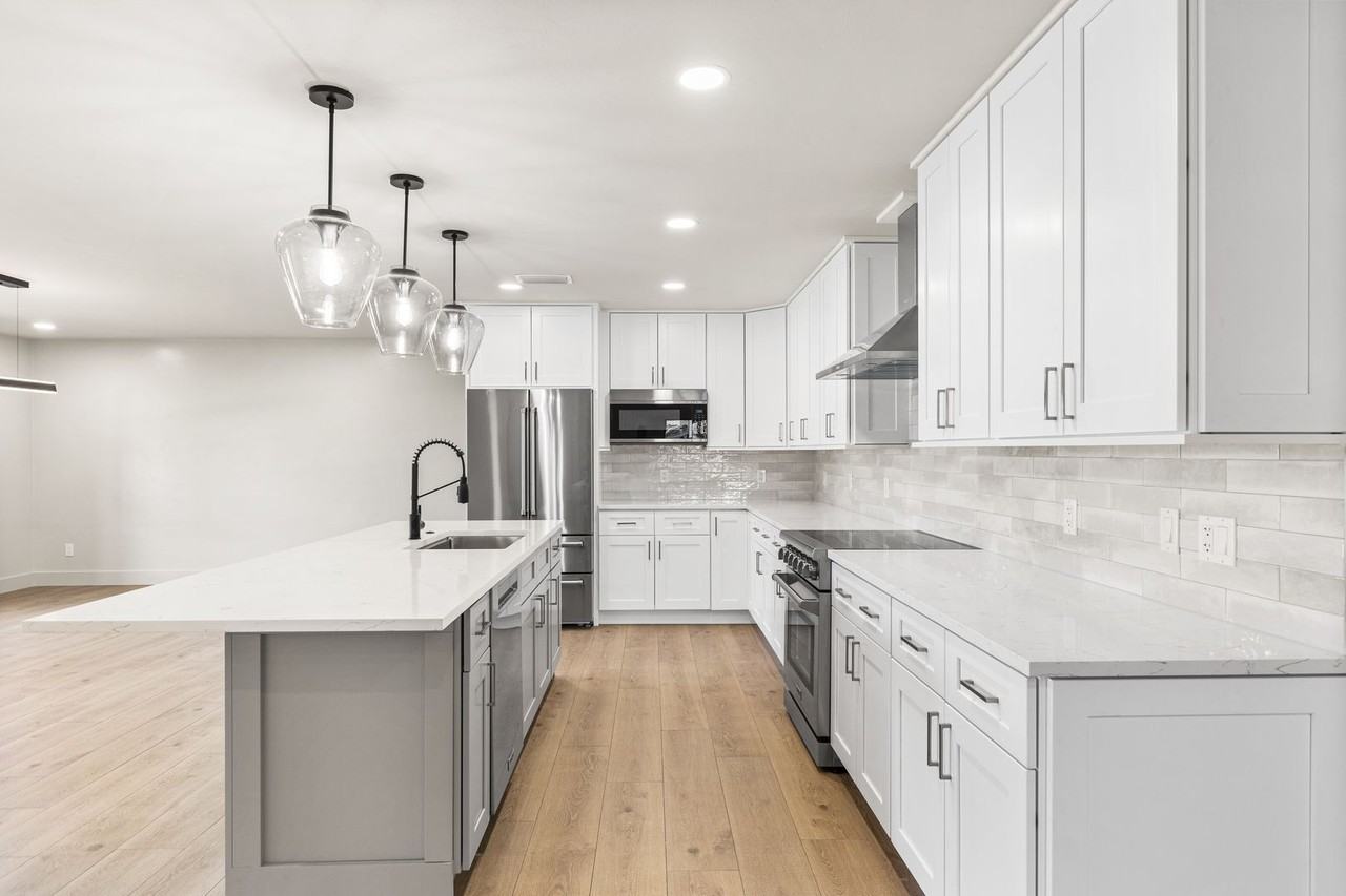 1911 Princess Court - Photo 4 of 48