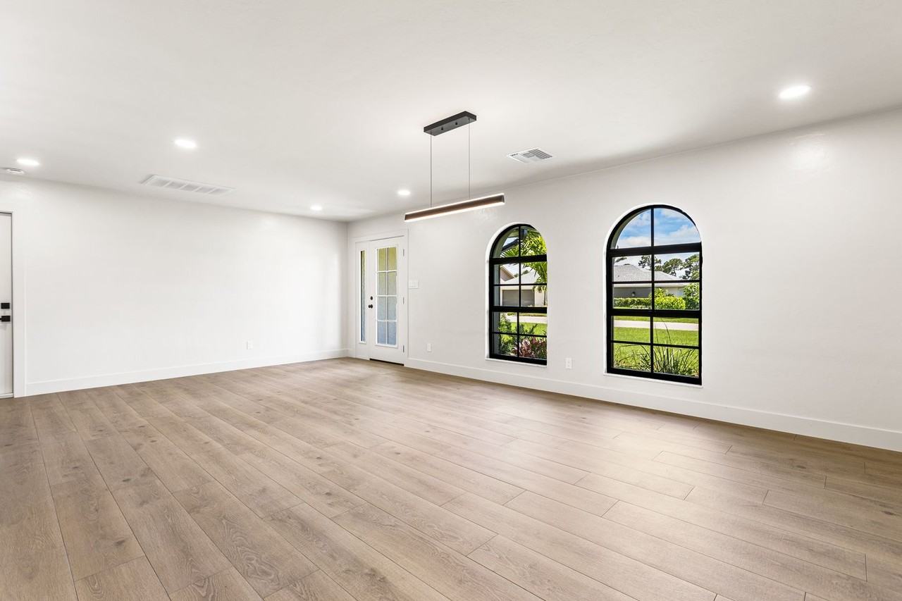 1911 Princess Court - Photo 6 of 48