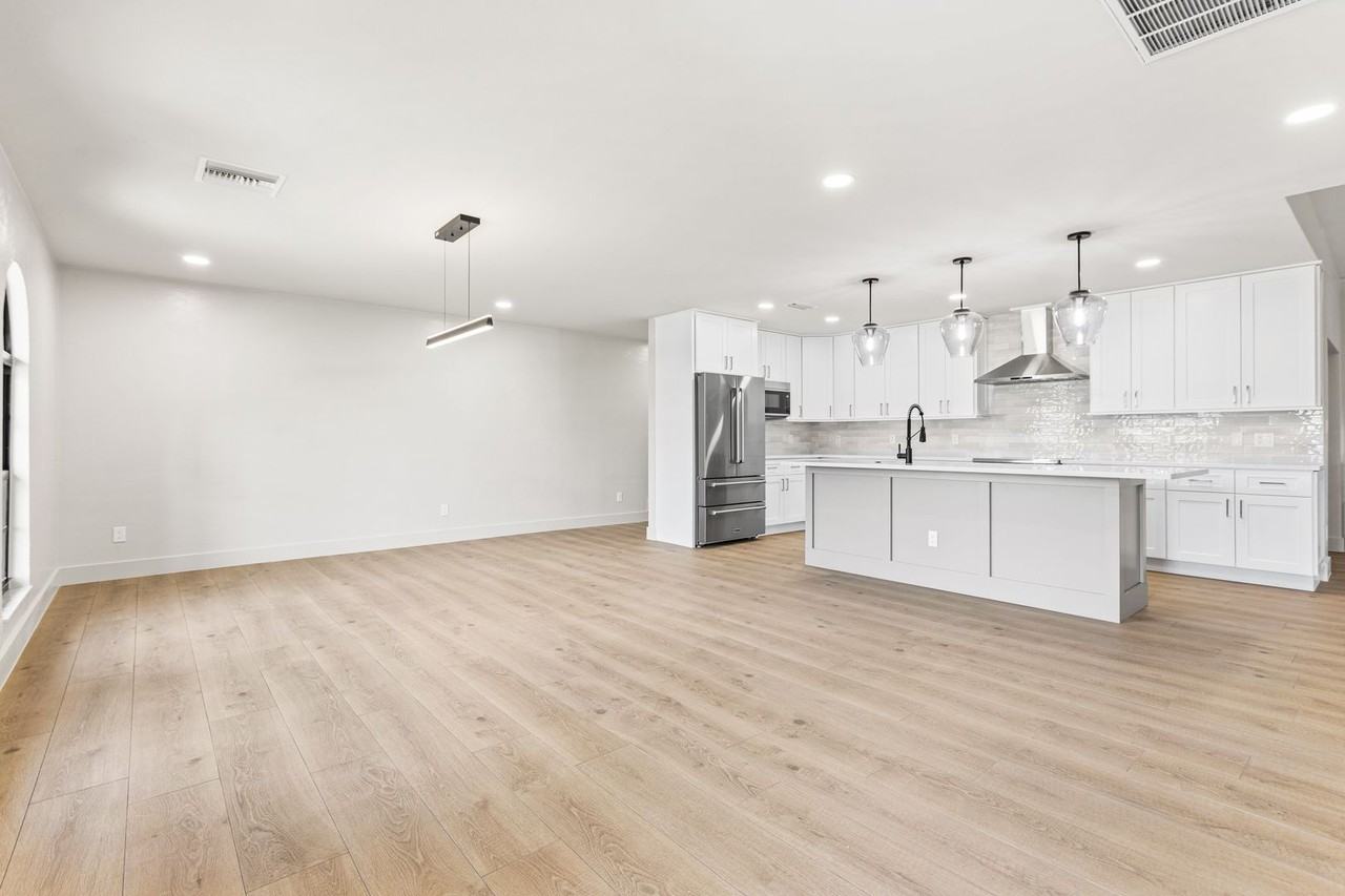 1911 Princess Court - Photo 7 of 48