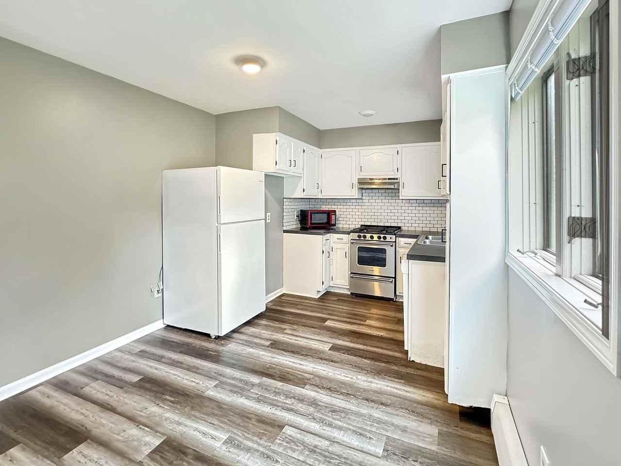 3339 Lake Dr Se - Photo 3 of 11