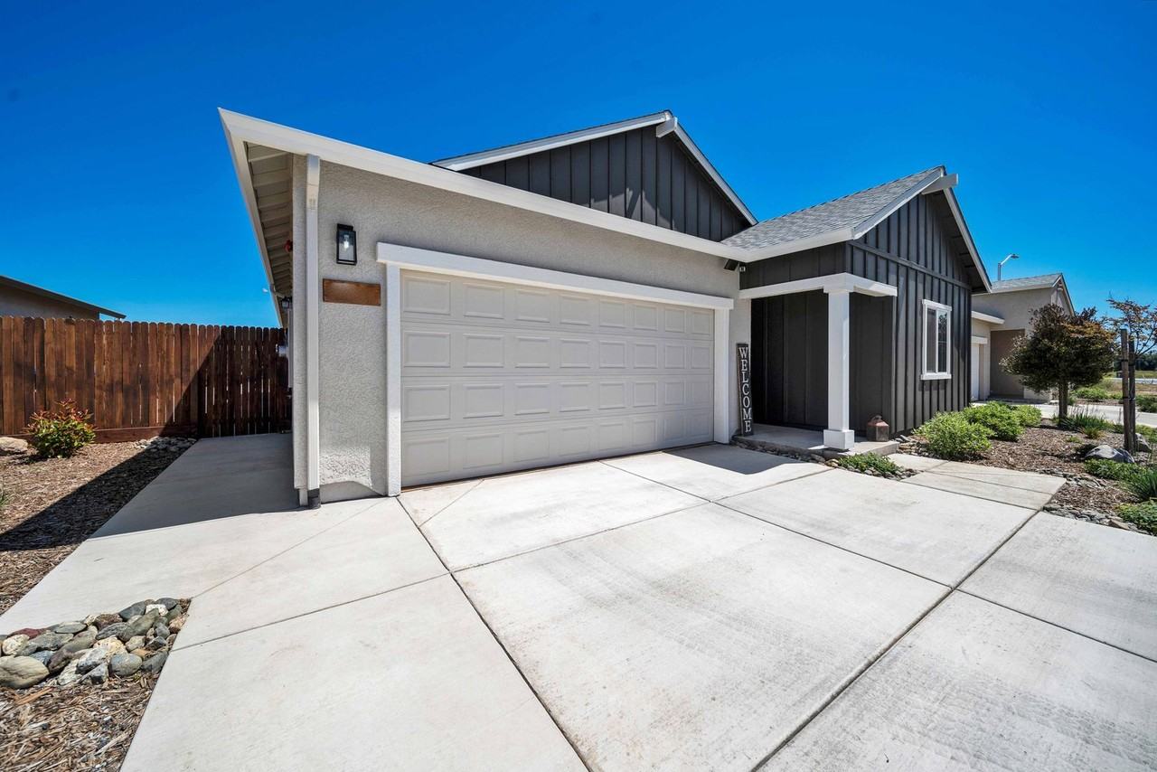 5115 Monaco Pkwy - Photo 2 of 44