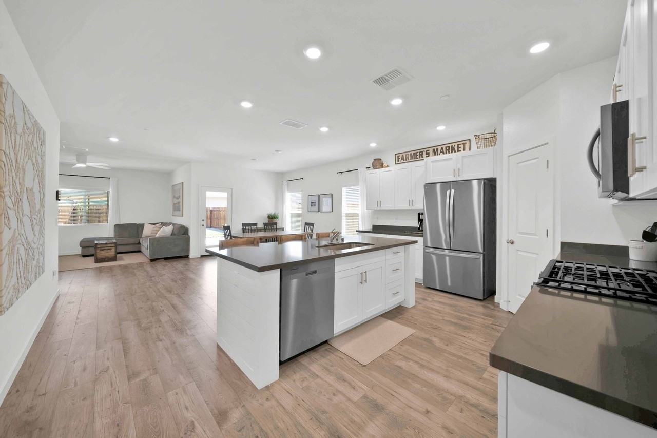 5115 Monaco Pkwy - Photo 3 of 44