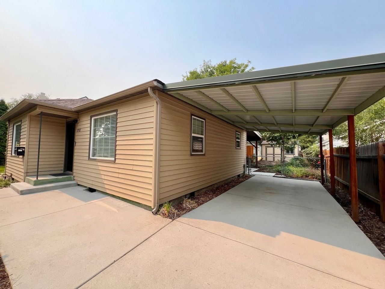 1711 S Leadville Ave - Photo 3 of 18