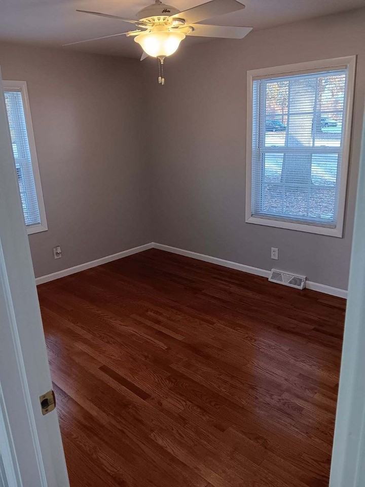 2425 Sw 22nd St - Photo 2 of 16