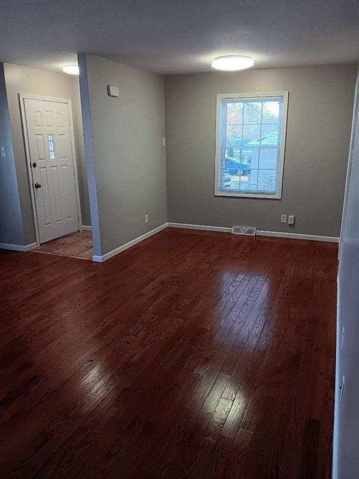 2425 Sw 22nd St - Photo 5 of 16