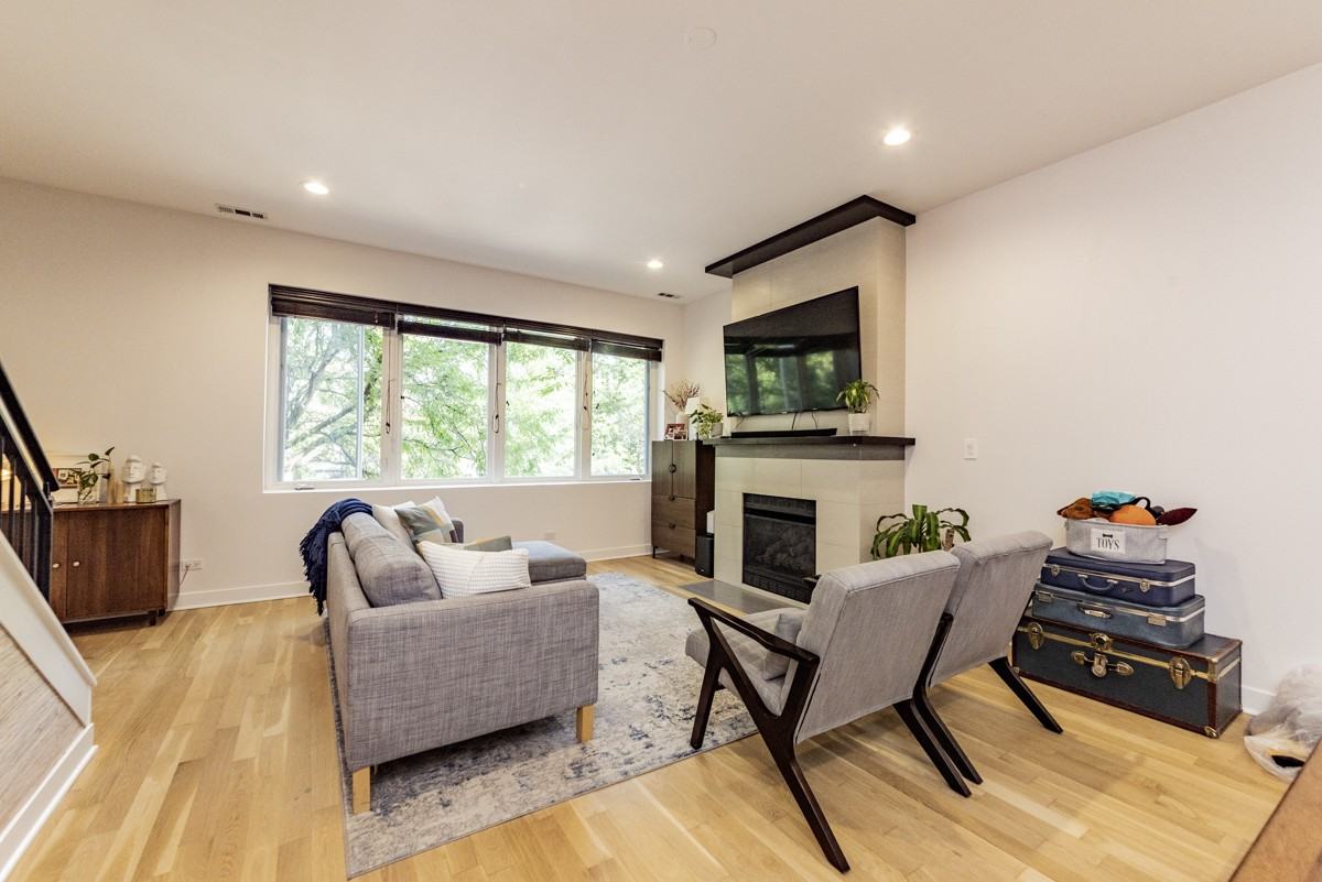 1916 N Kedzie Ave #2F - Photo 2 of 13