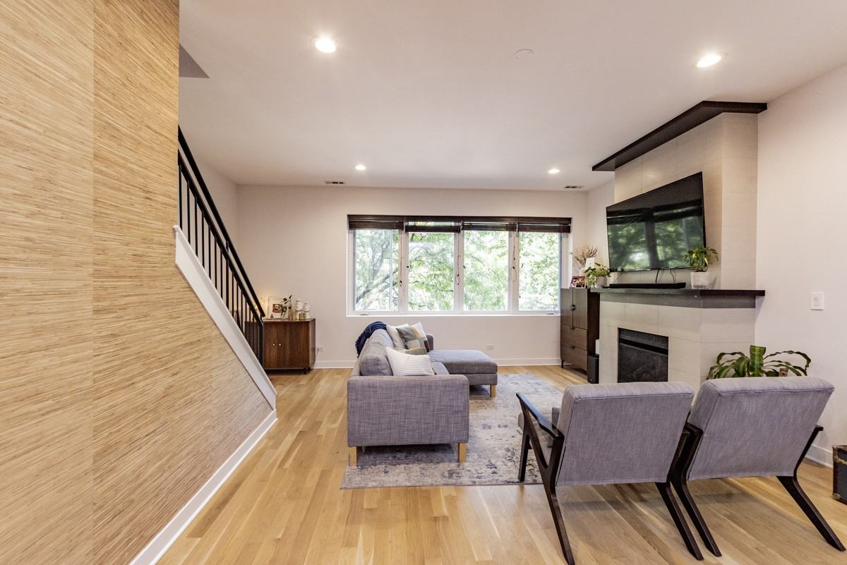 1916 N Kedzie Ave #2F - Photo 3 of 13