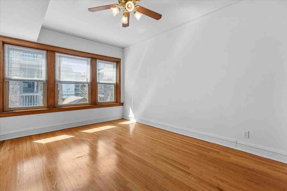 1537 W Addison St #2 - Photo 6 of 11