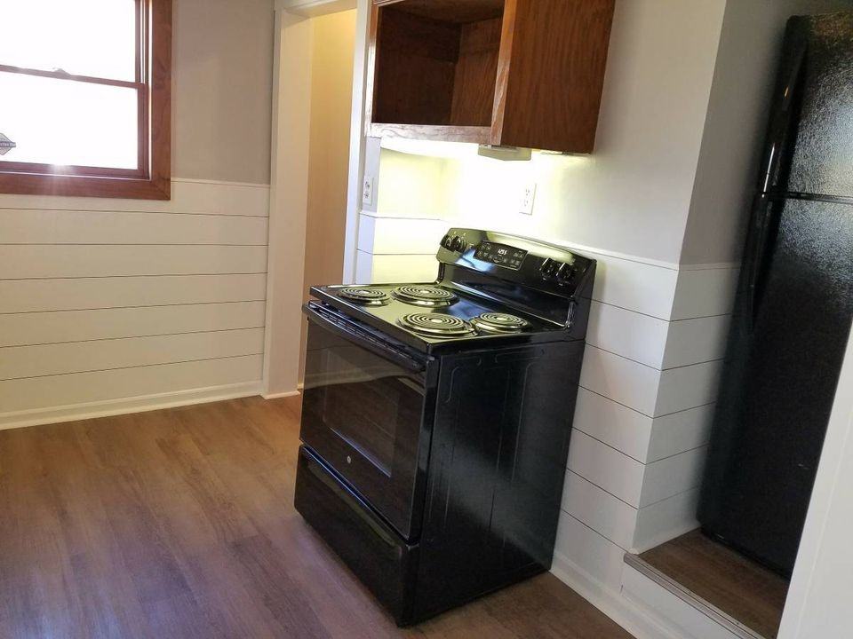 214 S Mccomas St #NA - Photo 7 of 22