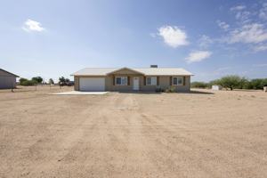 featured image of 25009 E Chaplain Ln