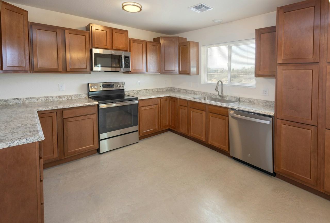 20661 E Leavitt Lane - Photo 7 of 48