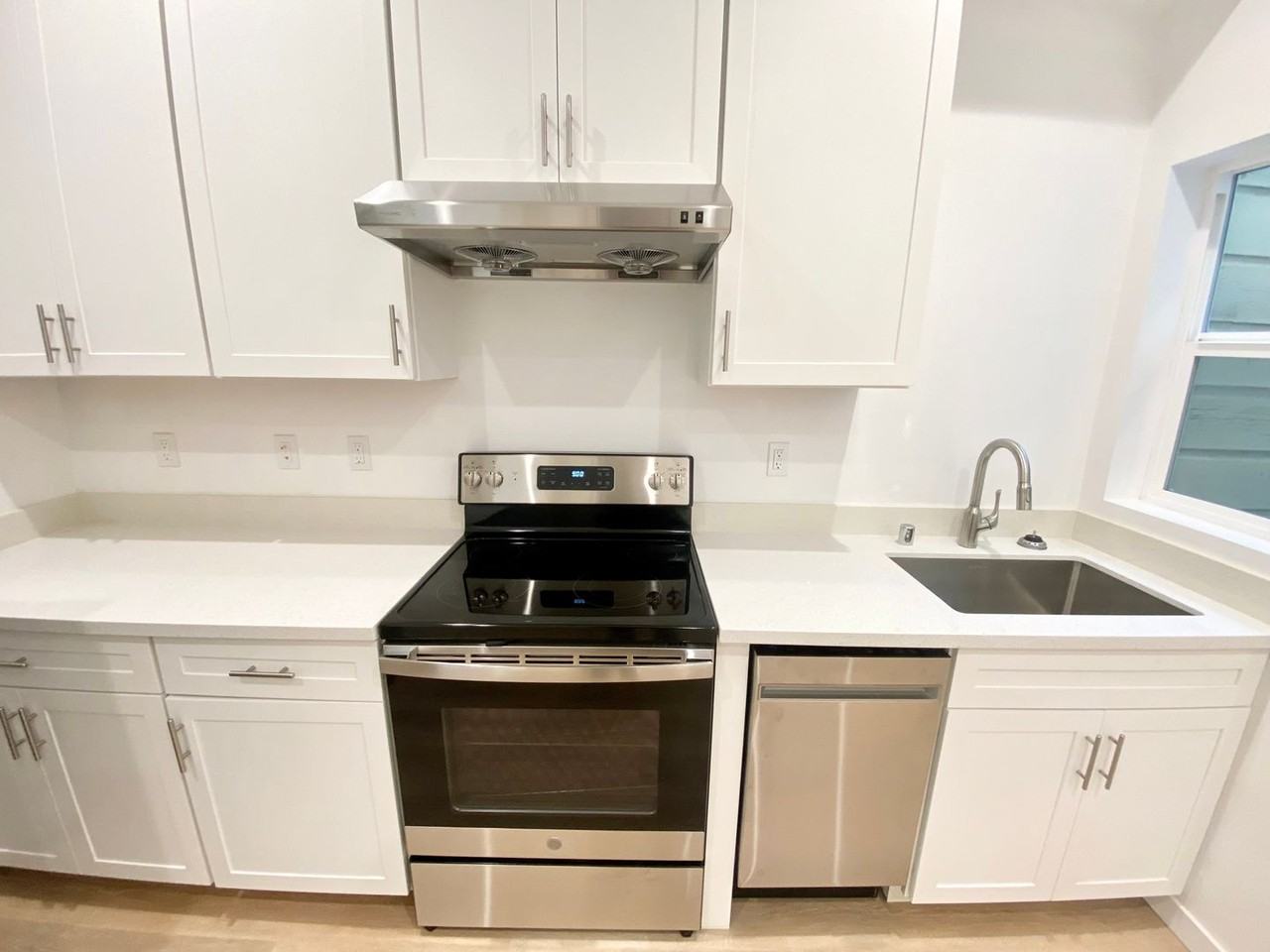 1142A Mason St - Photo 3 of 15