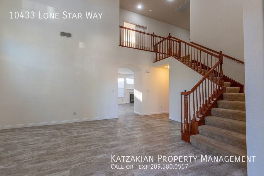 10433 Lone Star Way - Photo 3 of 45