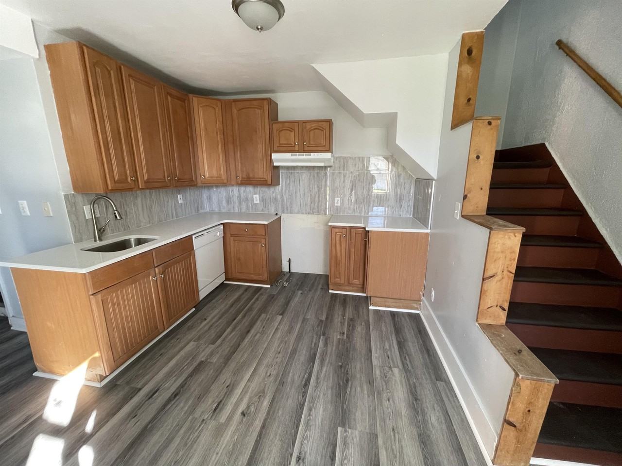 102 West Broad Street - Photo 2 of 10