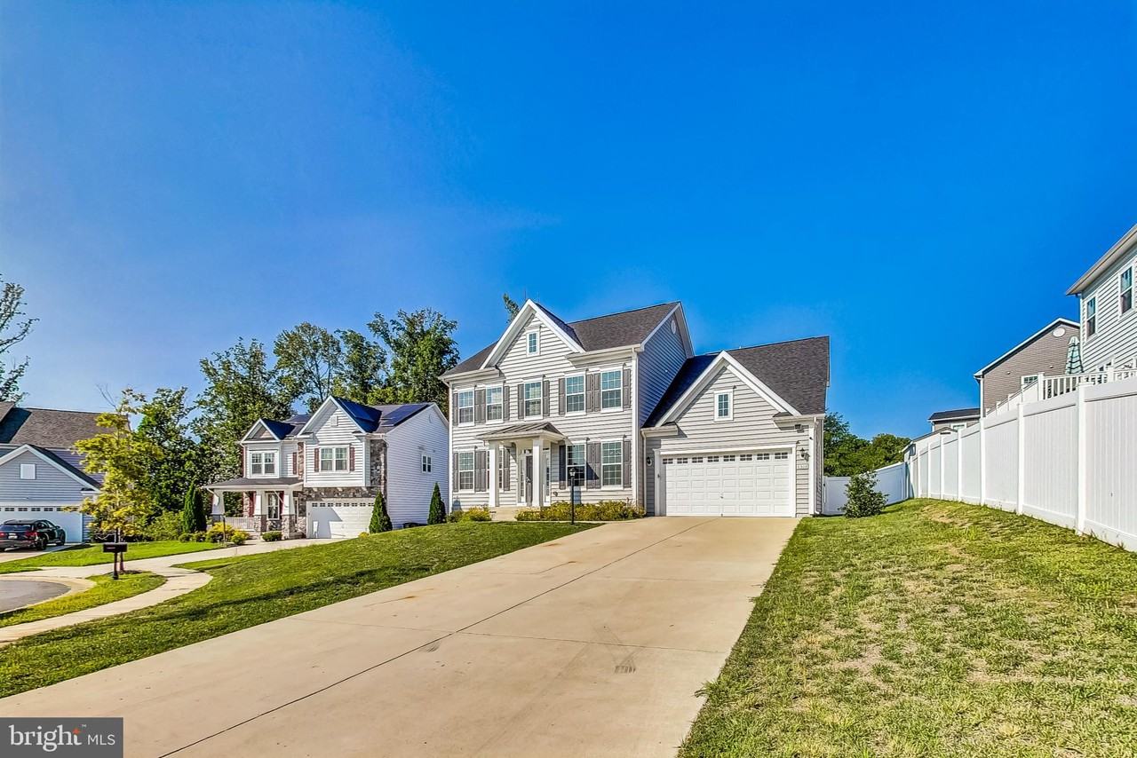 6508 Langbrooke Ct - Photo 3 of 44