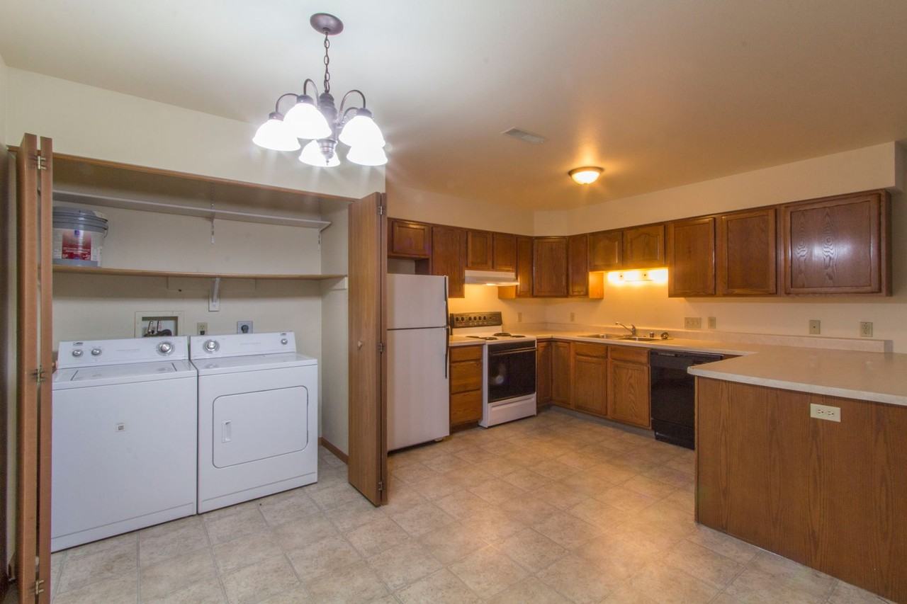 Whispering Pines Apartments - Photo 2 of 10