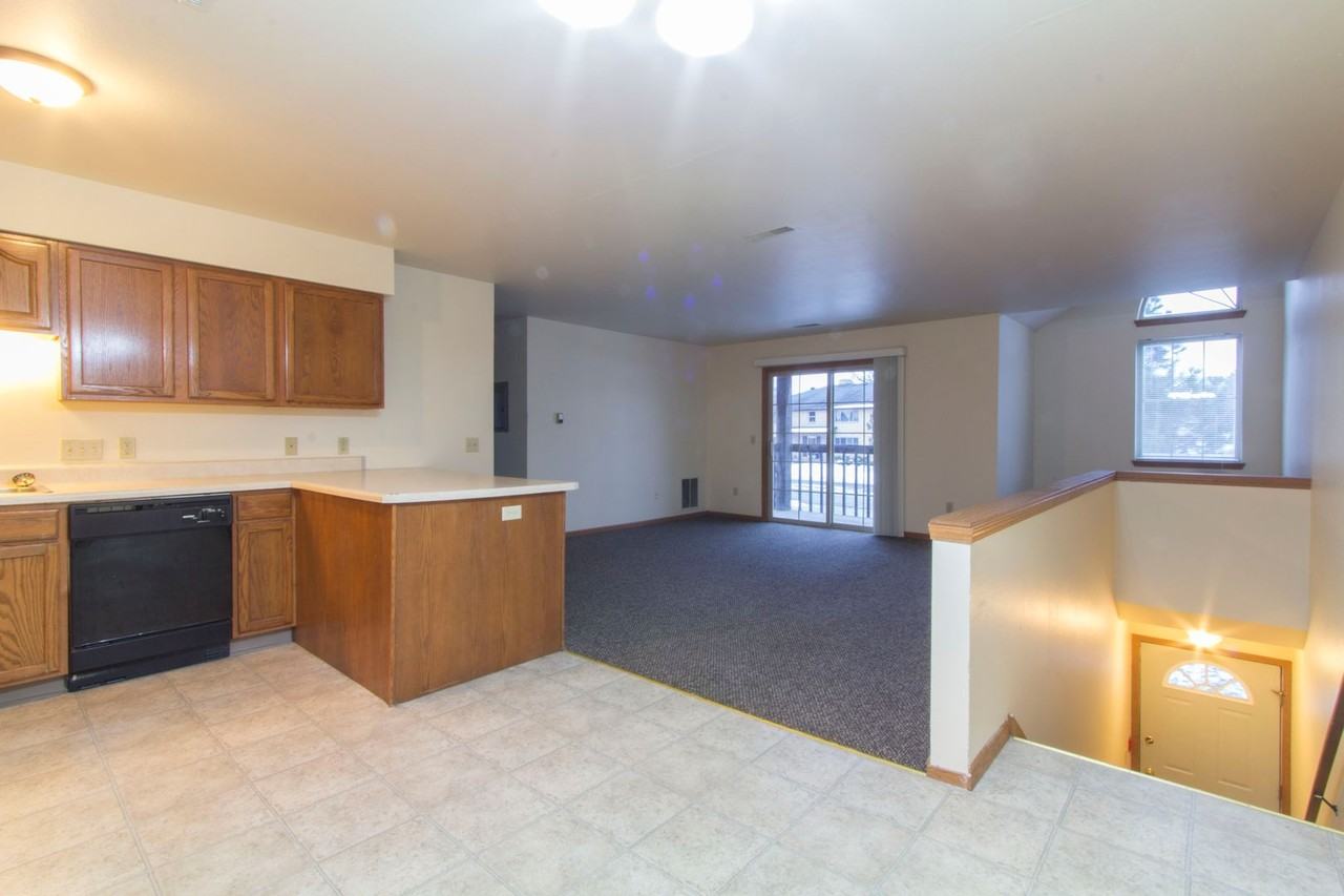 Whispering Pines Apartments - Photo 3 of 10