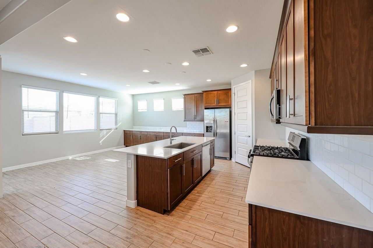 9132 W Glenrosa Ave - Photo 5 of 38