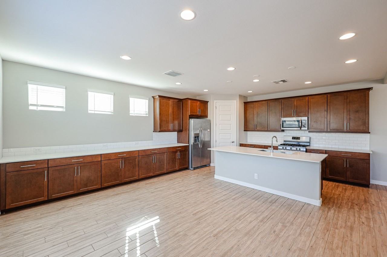 9132 W Glenrosa Ave - Photo 7 of 38
