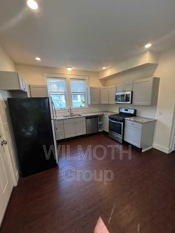 3824 Rookwood Ave - Photo 3 of 22