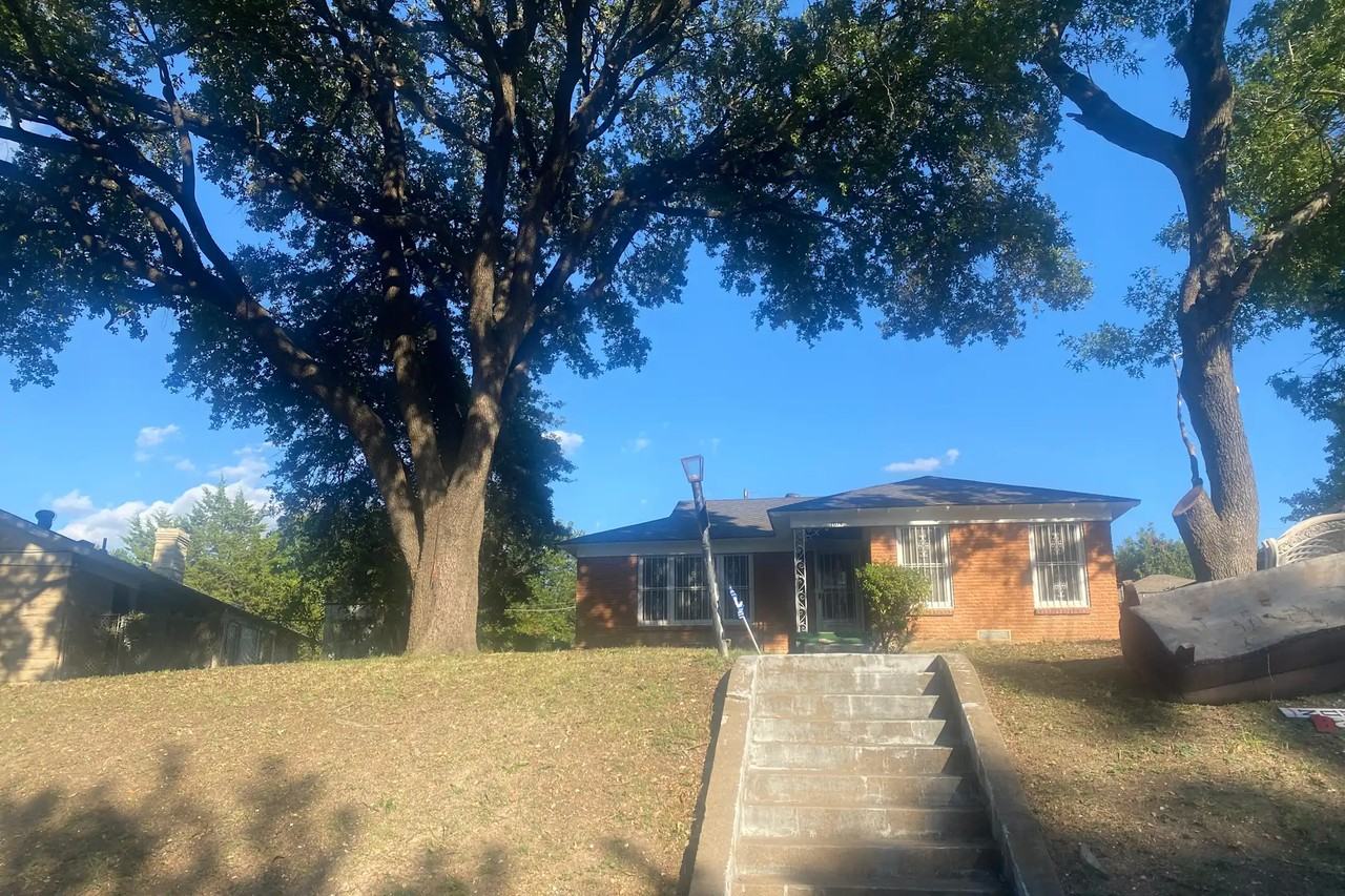 1614 Edgemont Ave - Photo 2 of 3