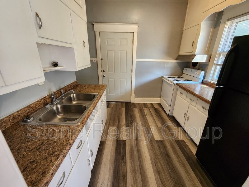 1628 S 11th St - Photo 4 of 8