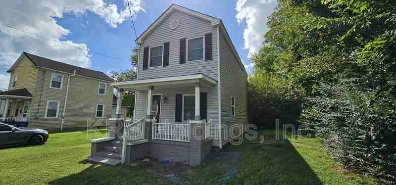 410 Oak St - Photo 2 of 15