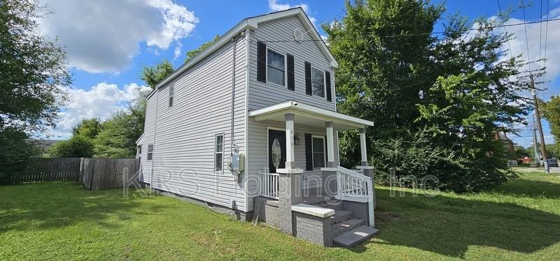410 Oak St - Photo 3 of 15