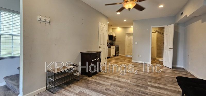 410 Oak St - Photo 6 of 15