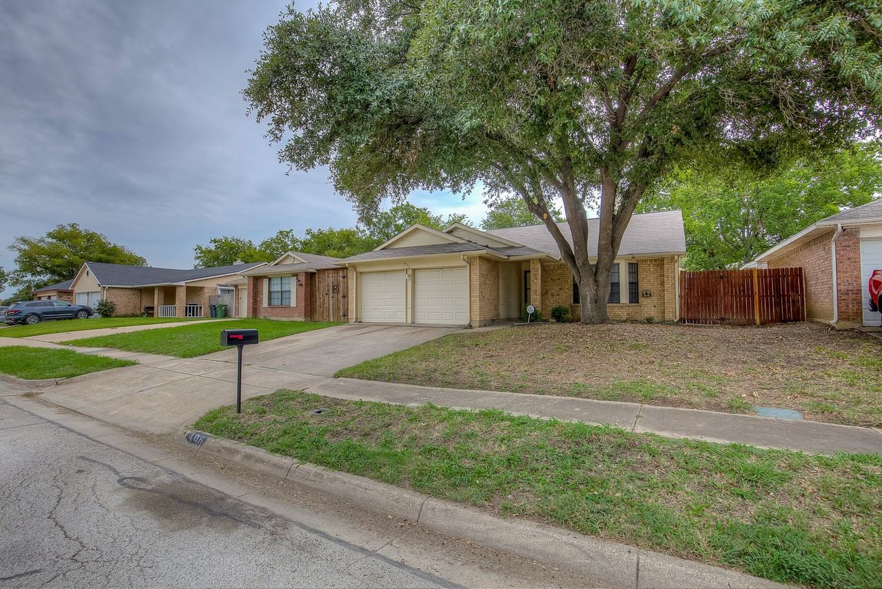 406 Valley Spring Dr - Photo 2 of 27