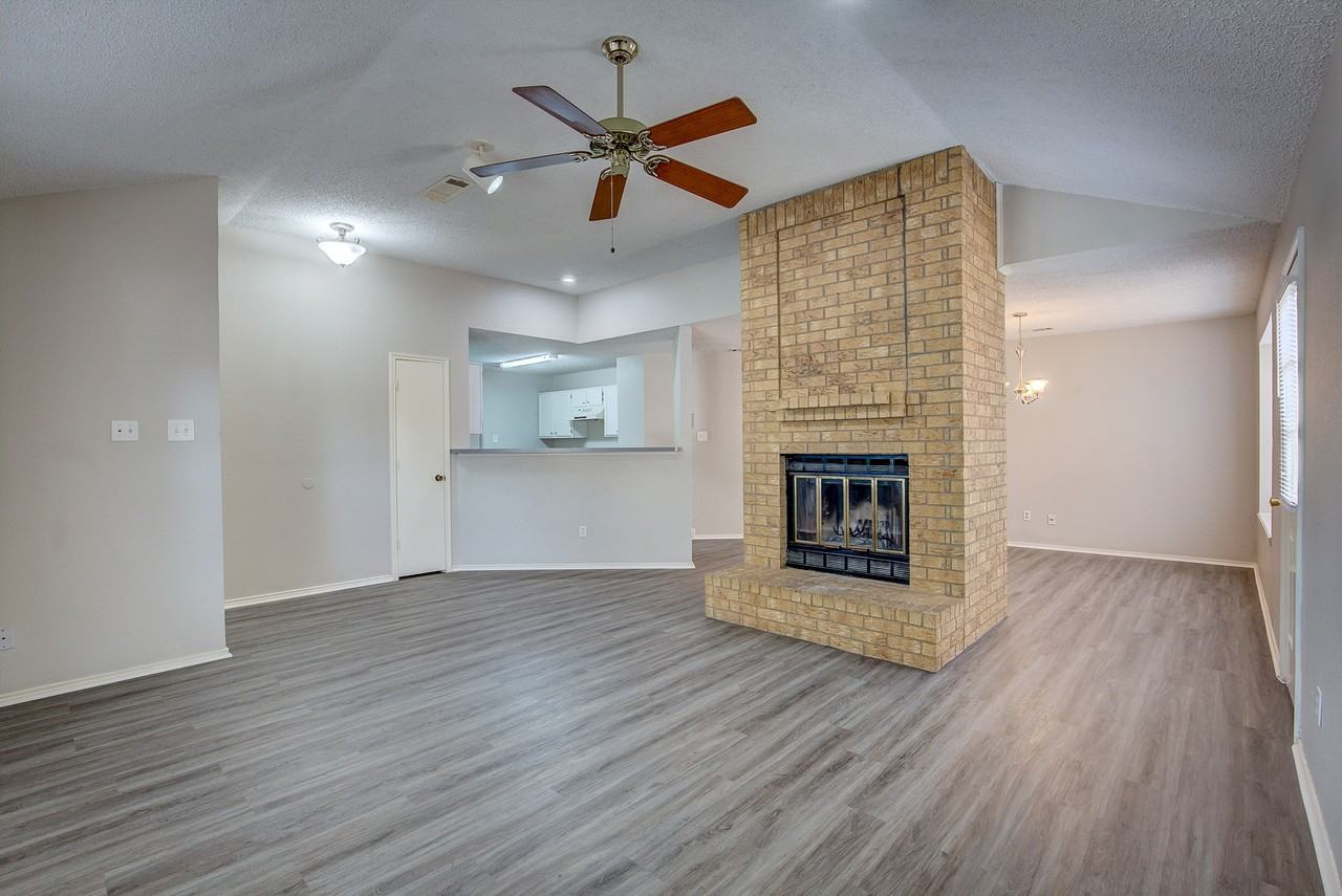 406 Valley Spring Dr - Photo 7 of 27