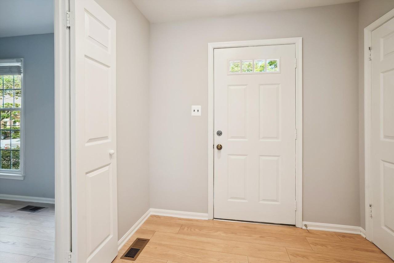 8021 Bethelen Woods Ln - Photo 3 of 34