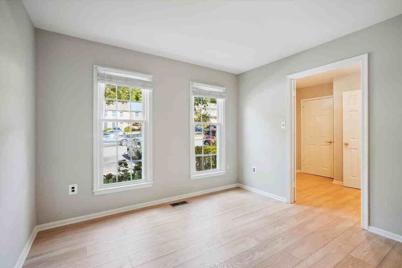 8021 Bethelen Woods Ln - Photo 7 of 34
