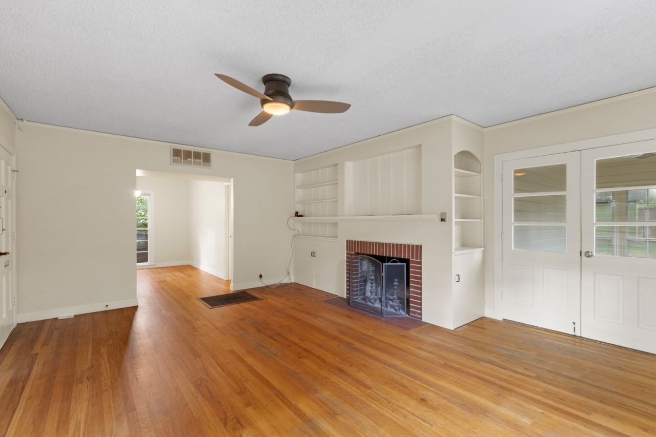 1202 Woodlawn Ave - Photo 3 of 27
