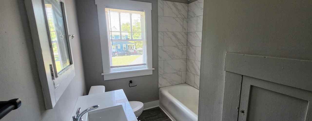 631 W William St - Photo 2 of 10